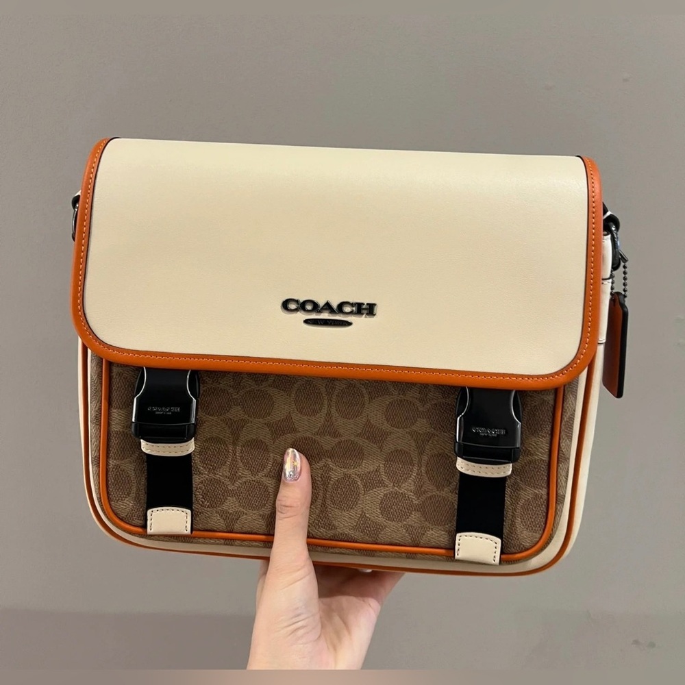 NWT！COACH RACER MESSENGER IN COLORBLOCK SIGNATURE（COACH CAJ79）holiday gift